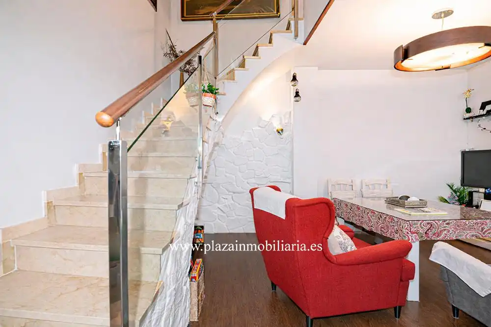 Wohnung zum Verkauf in Lucena mit Klimaanlage und Balkon