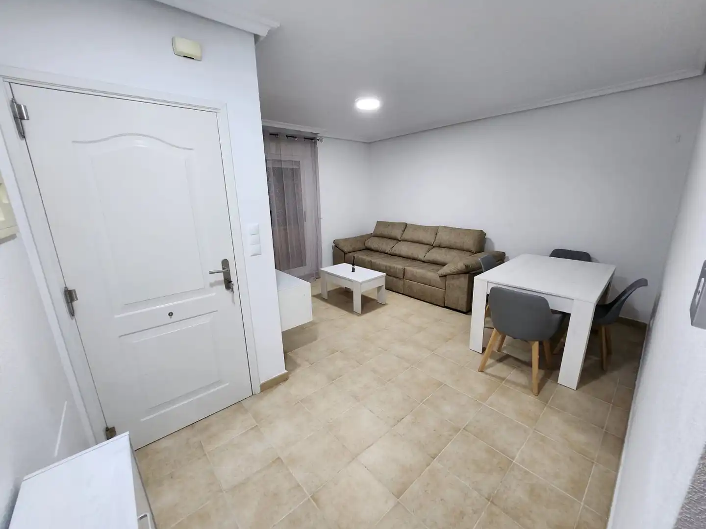 Sala d'estar de Planta baixa de lloguer en Los Alcázares amb Aire condicionat, Terrassa i Moblat