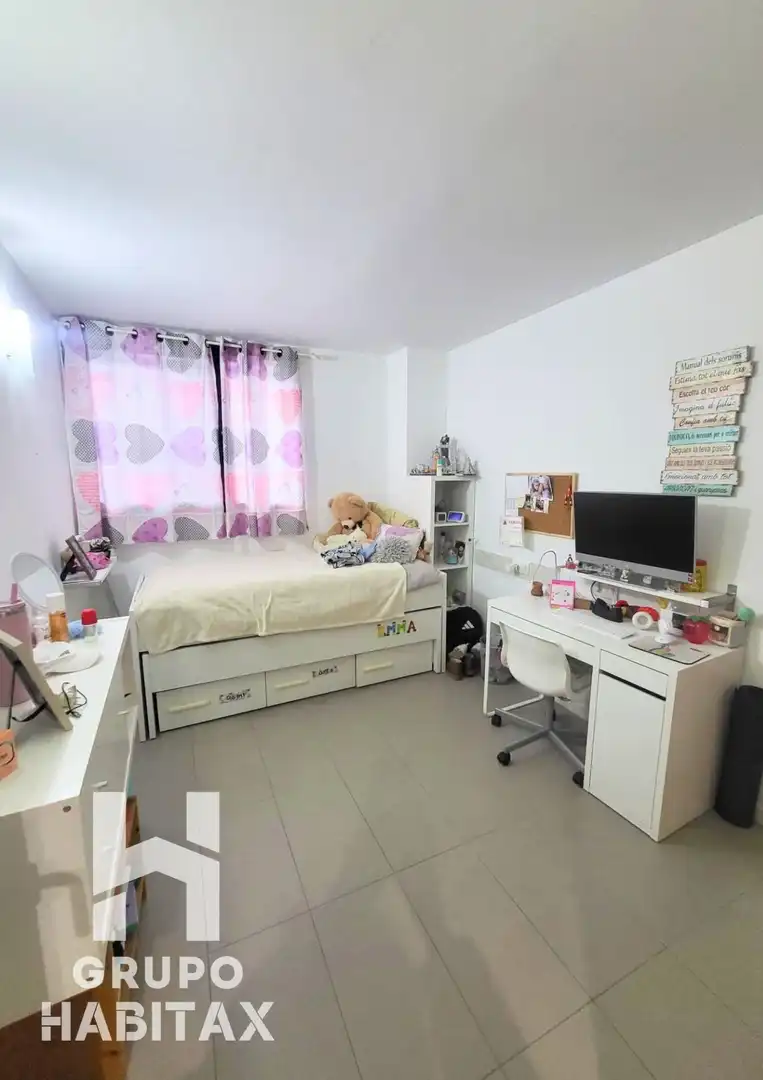 Bedroom of Duplexes for sale in Santa Coloma de Gramenet