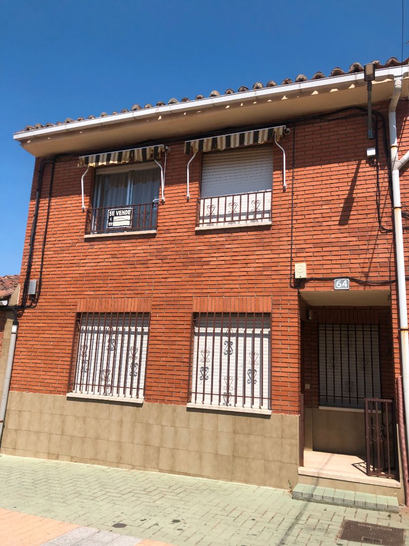 Vista exterior de Casa o xalet en venda en Morales del Vino amb Calefacció, Traster i Balcó