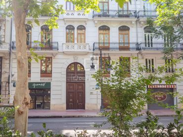 Pis amb ascensor en venda a L'Eixample