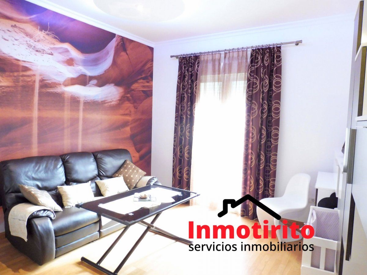 Living room of Duplex to rent in Sanlúcar la Mayor  with Air Conditioner, Parquet flooring and Terrace