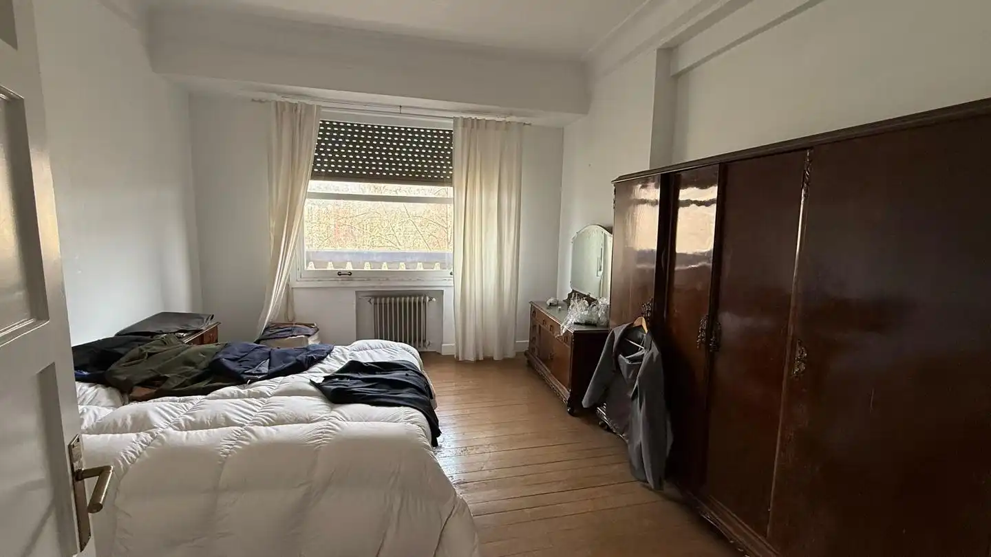 Dormitori de Pis en venda en Bilbao  amb Calefacció, Parquet i Terrassa