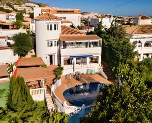 Vista exterior de Casa o xalet en venda en Benalmádena amb Jardí privat, Terrassa i Traster