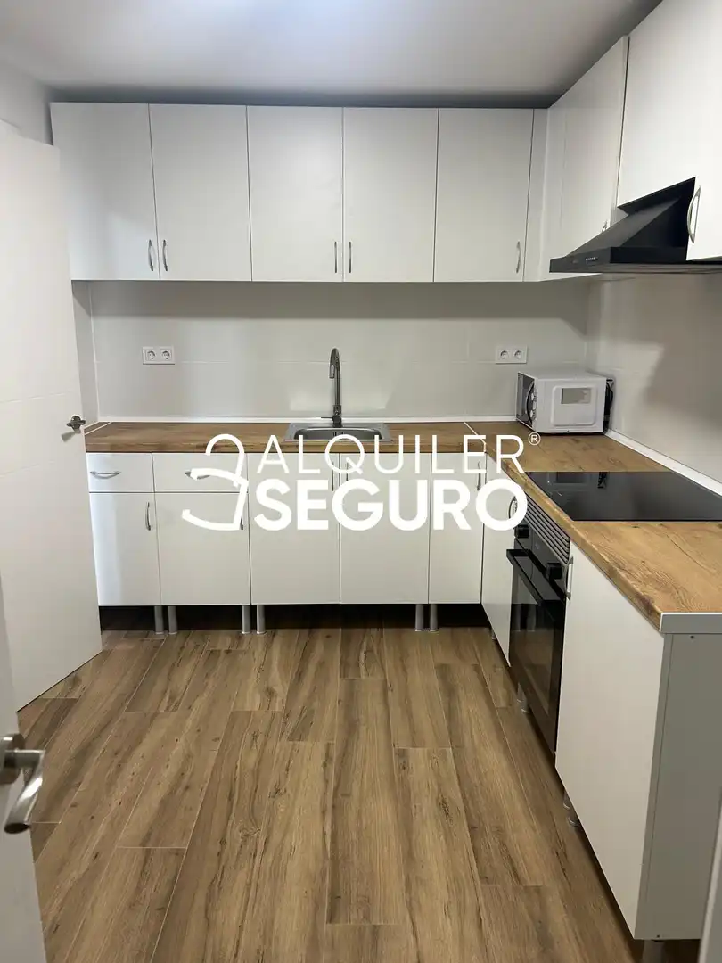 Cuina de Pis de lloguer en Arcos de las Salinas amb Aire condicionat, Terrassa i Moblat