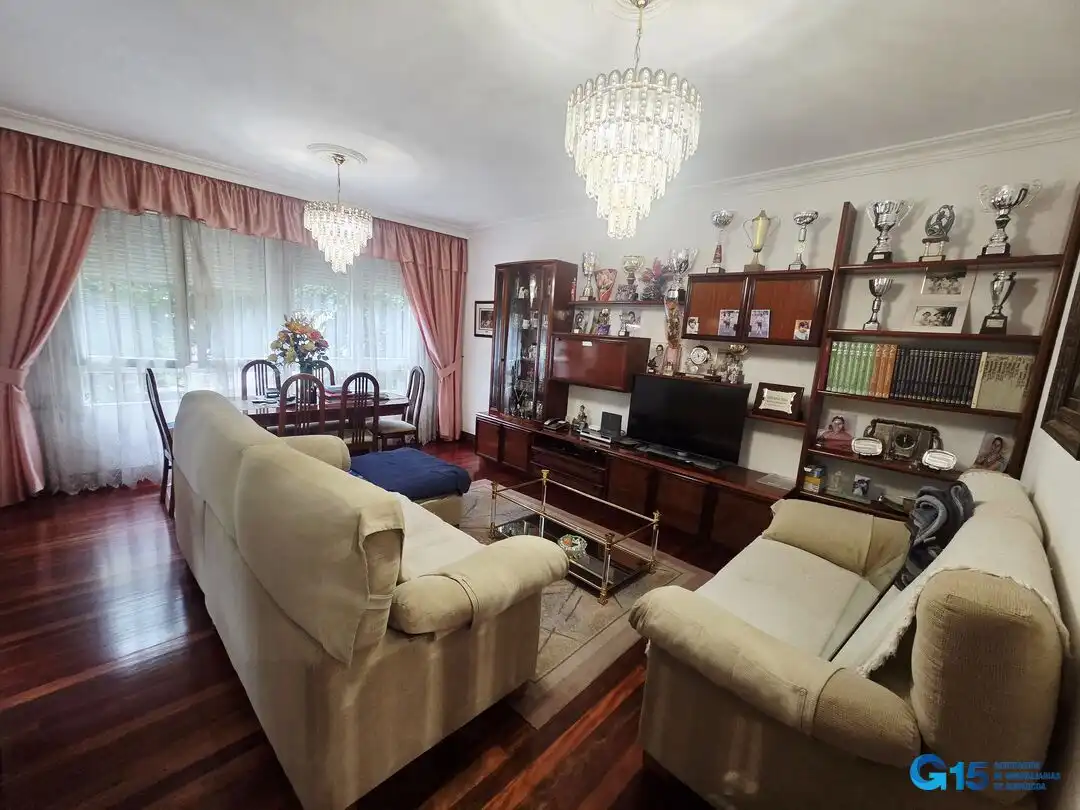 Sala de estar de Piso en venta en Errenteria con Calefacción, Terraza y Amueblado