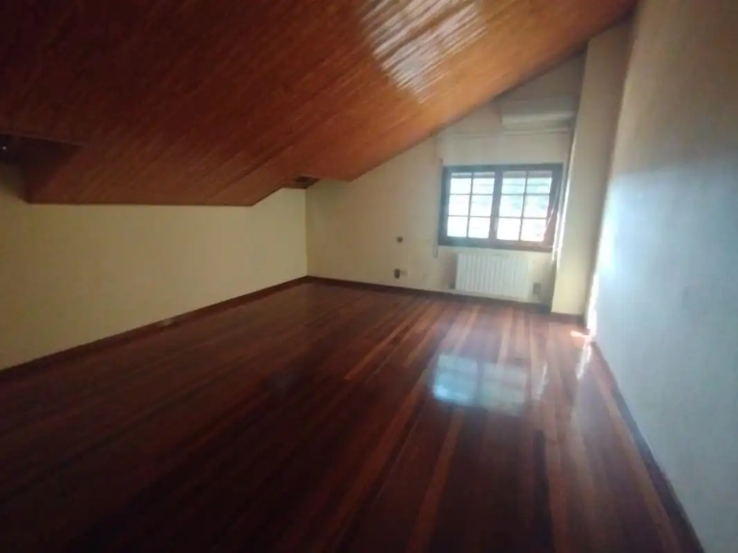 Dormitori de Casa o xalet en venda en Zaragoza amb Jardí privat