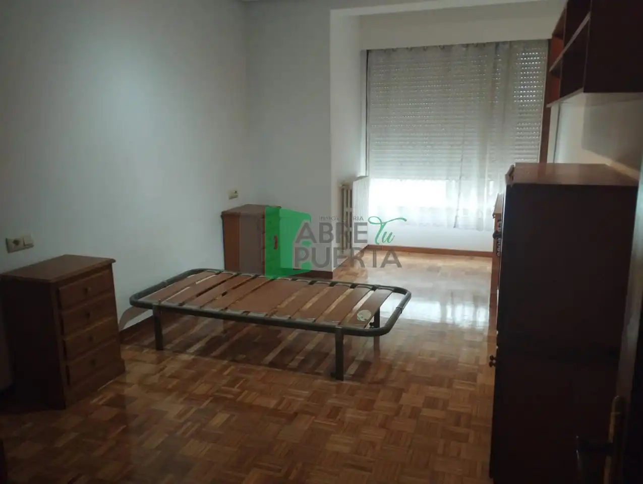 Schlafzimmer von Wohnungen zur Miete in Ourense Capital  mit Heizung, Parkett und Möbliert