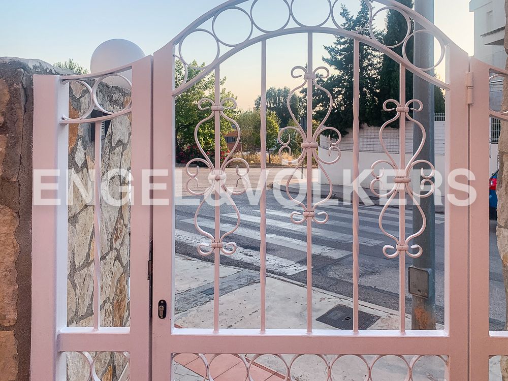 Vista exterior de Casa o xalet en venda en Requena amb Aire condicionat, Calefacció i Terrassa