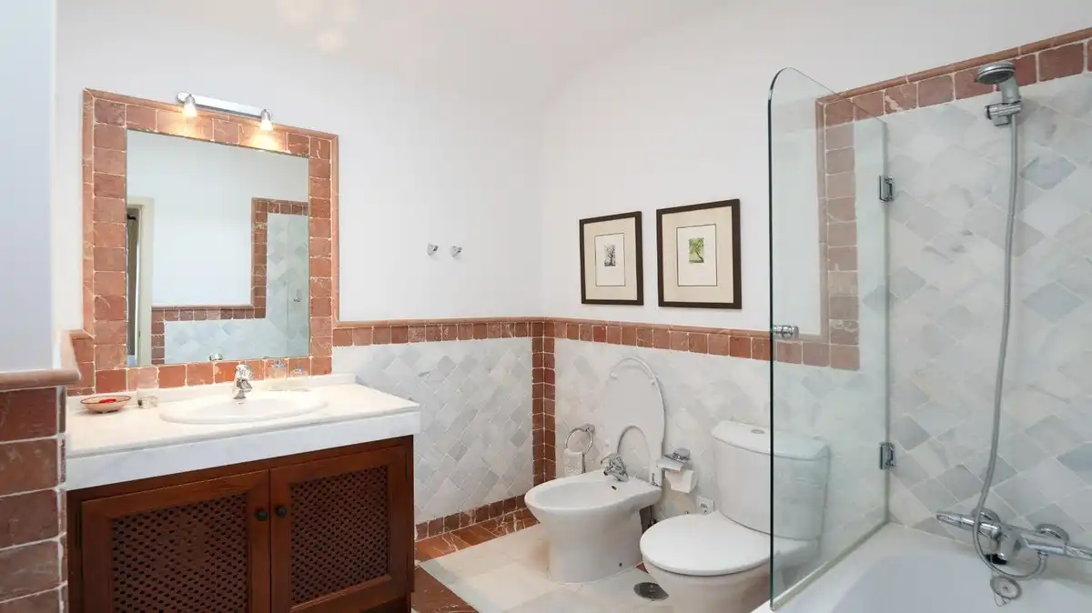 Baño de Ático en venta en Marbella con Terraza, Trastero y Amueblado