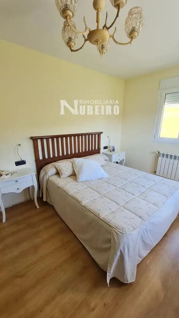Dormitori de Casa o xalet en venda en Lugo amb Calefacció i Moblat