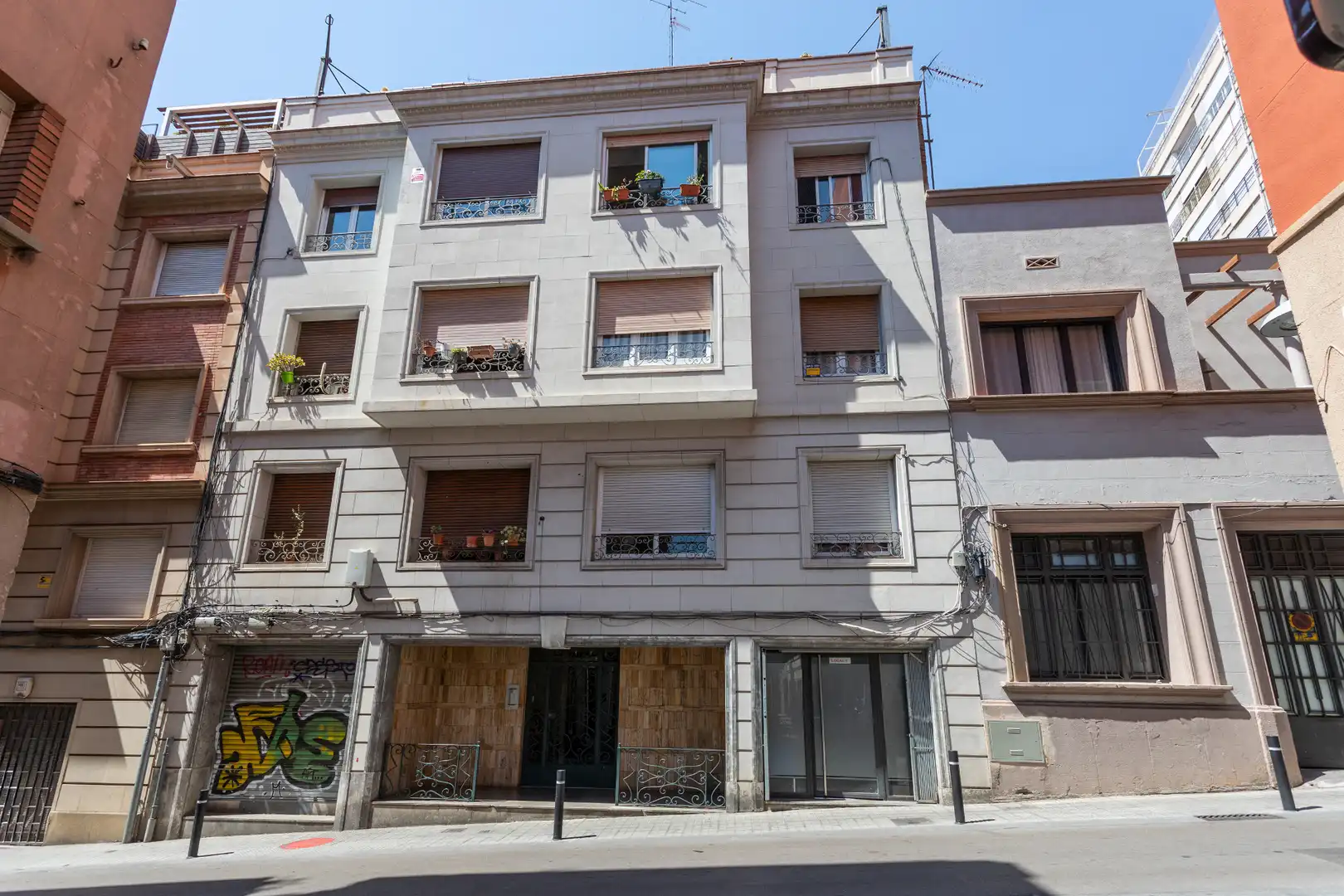 Vista exterior de Piso en venta en Barcelona con Calefacción