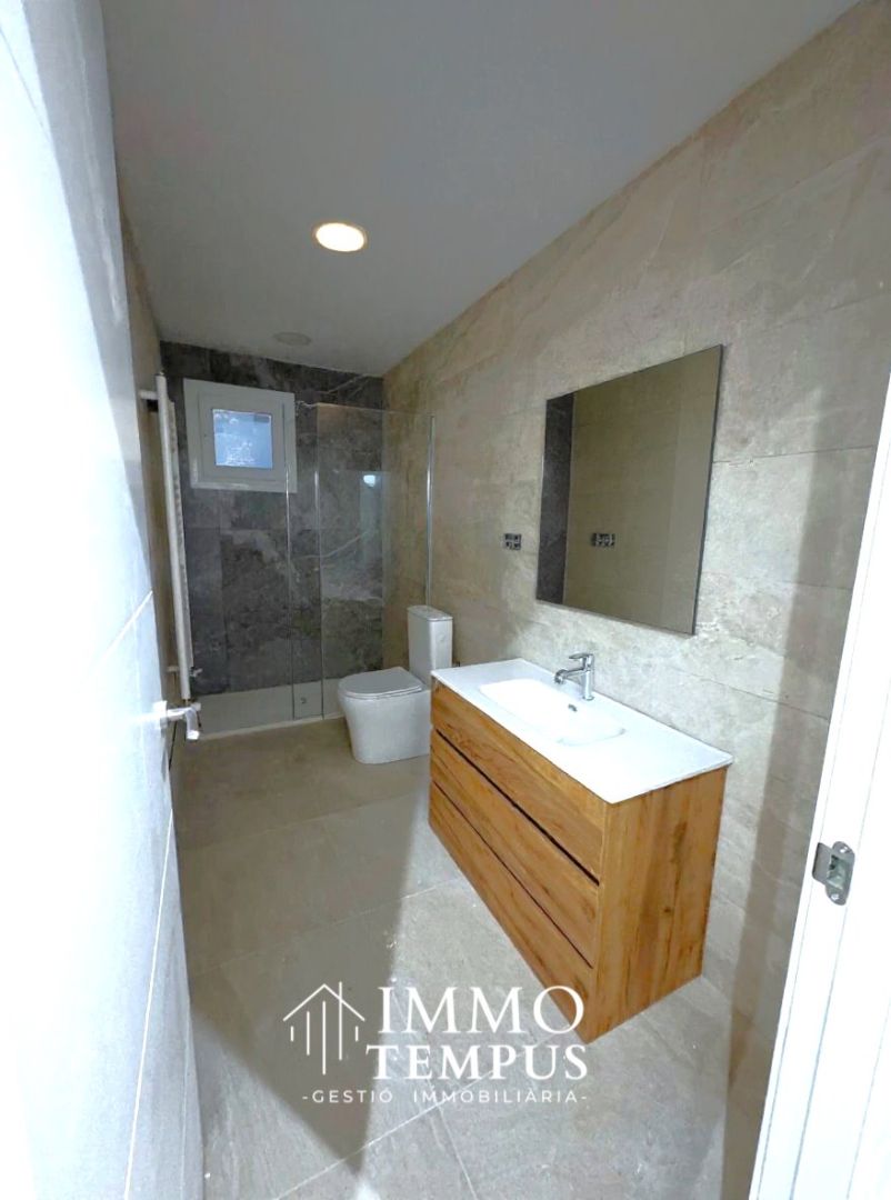 Bathroom of Flat for sale in Terrassa  with Heating, Parquet flooring and Oven