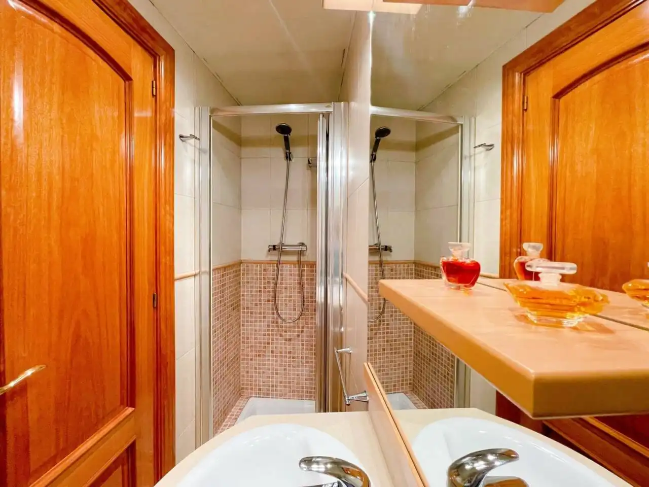 Bathroom of Detached homes for sale in Cerdanyola del Vallès  with Air Conditioner, Heating and Private garden
