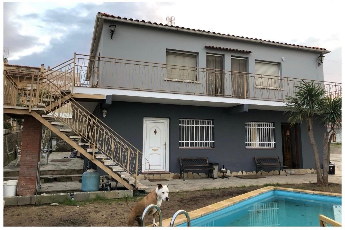 Exterior view of House or chalet for sale in Vilanova i la Geltrú