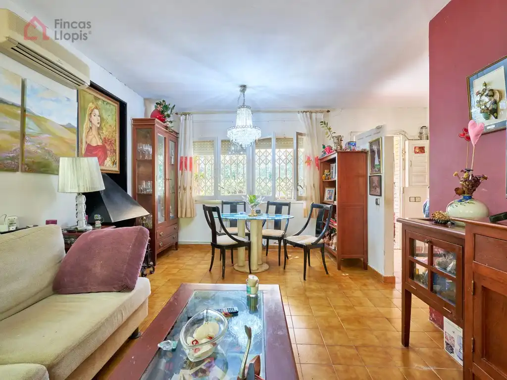 Sala d'estar de Casa o xalet en venda en Corbera de Llobregat amb Aire condicionat, Calefacció i Jardí privat