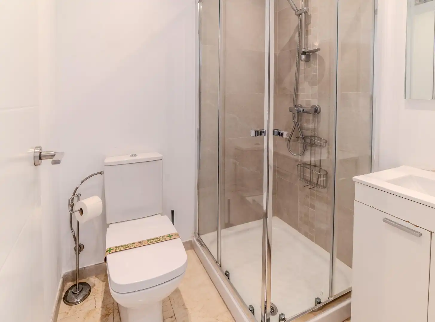 Bathroom of Attic for sale in Fuengirola  with Air Conditioner, Private garden and Terrace
