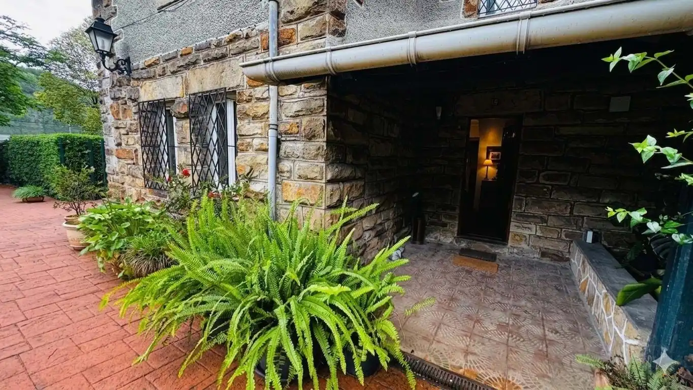 Vista exterior de Casa o xalet en venda en Galdakao amb Calefacció i Terrassa