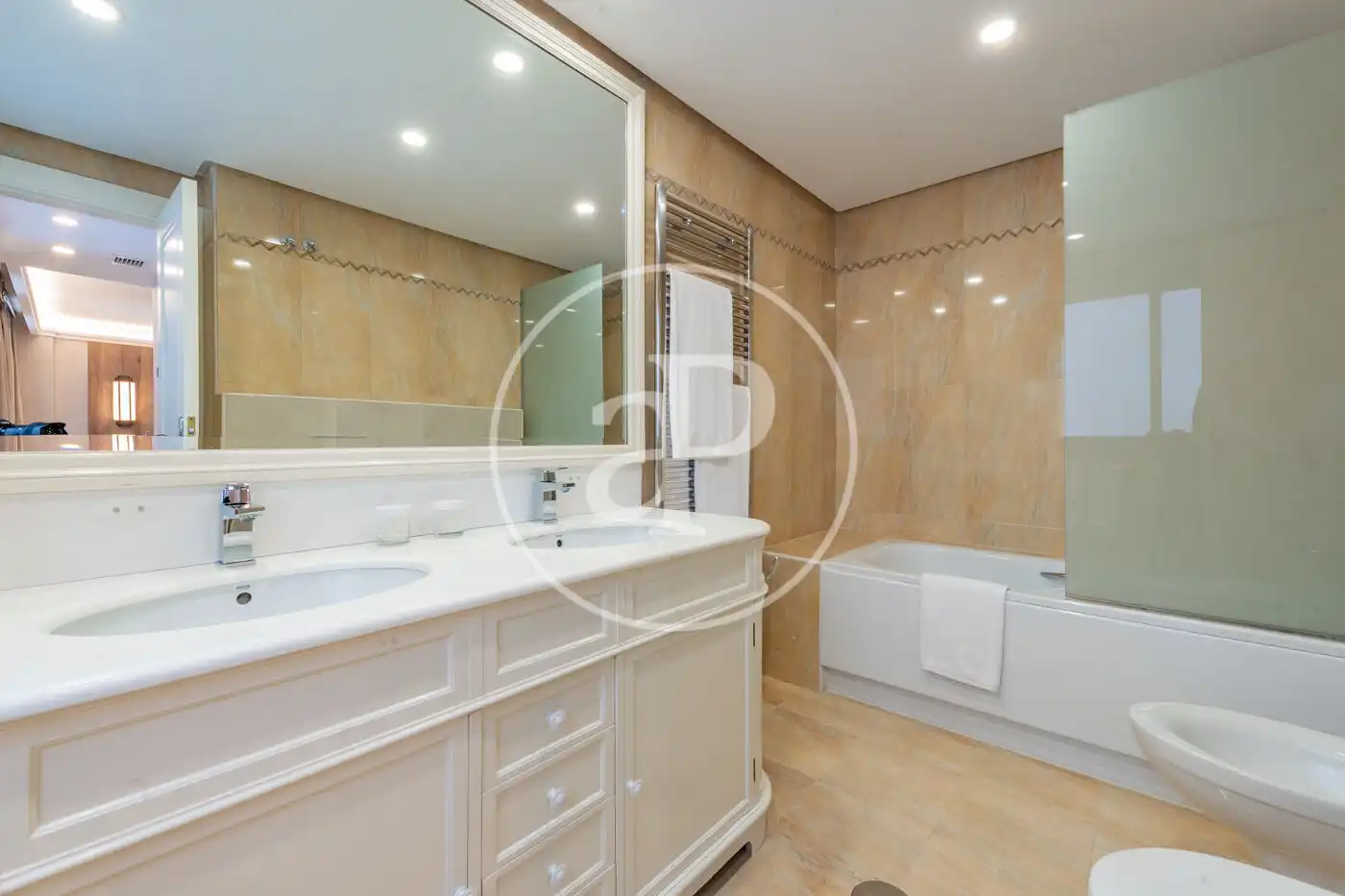 Bathroom of Flat for rent in Madrid  with Air Conditioner, Heating and Terrace