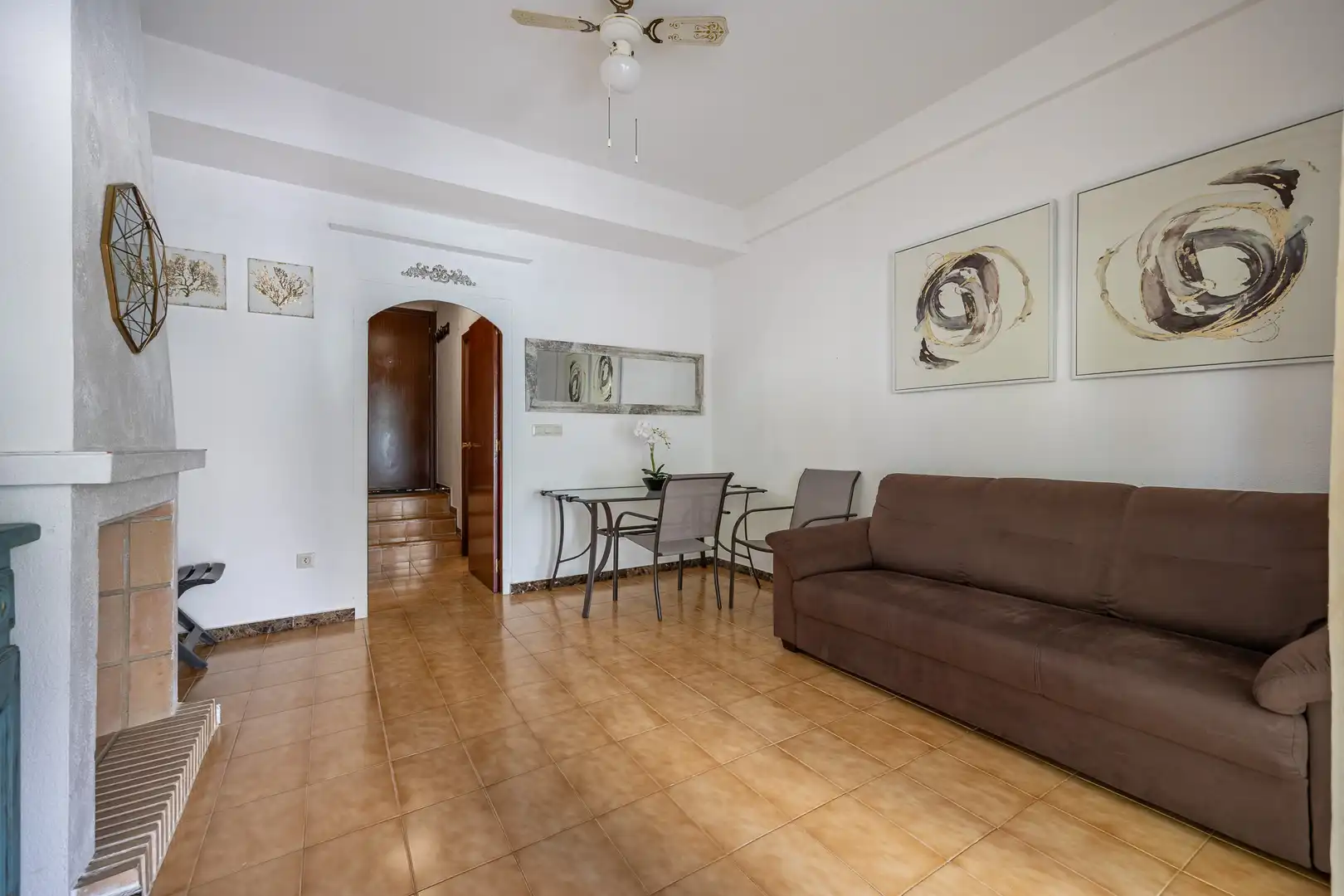 Sala d'estar de Casa adosada en venda en Benidorm amb Piscina, Moblat i Piscina comunitària