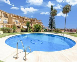 Piscina de Casa adosada de lloguer en Estepona amb Aire condicionat, Terrassa i Piscina