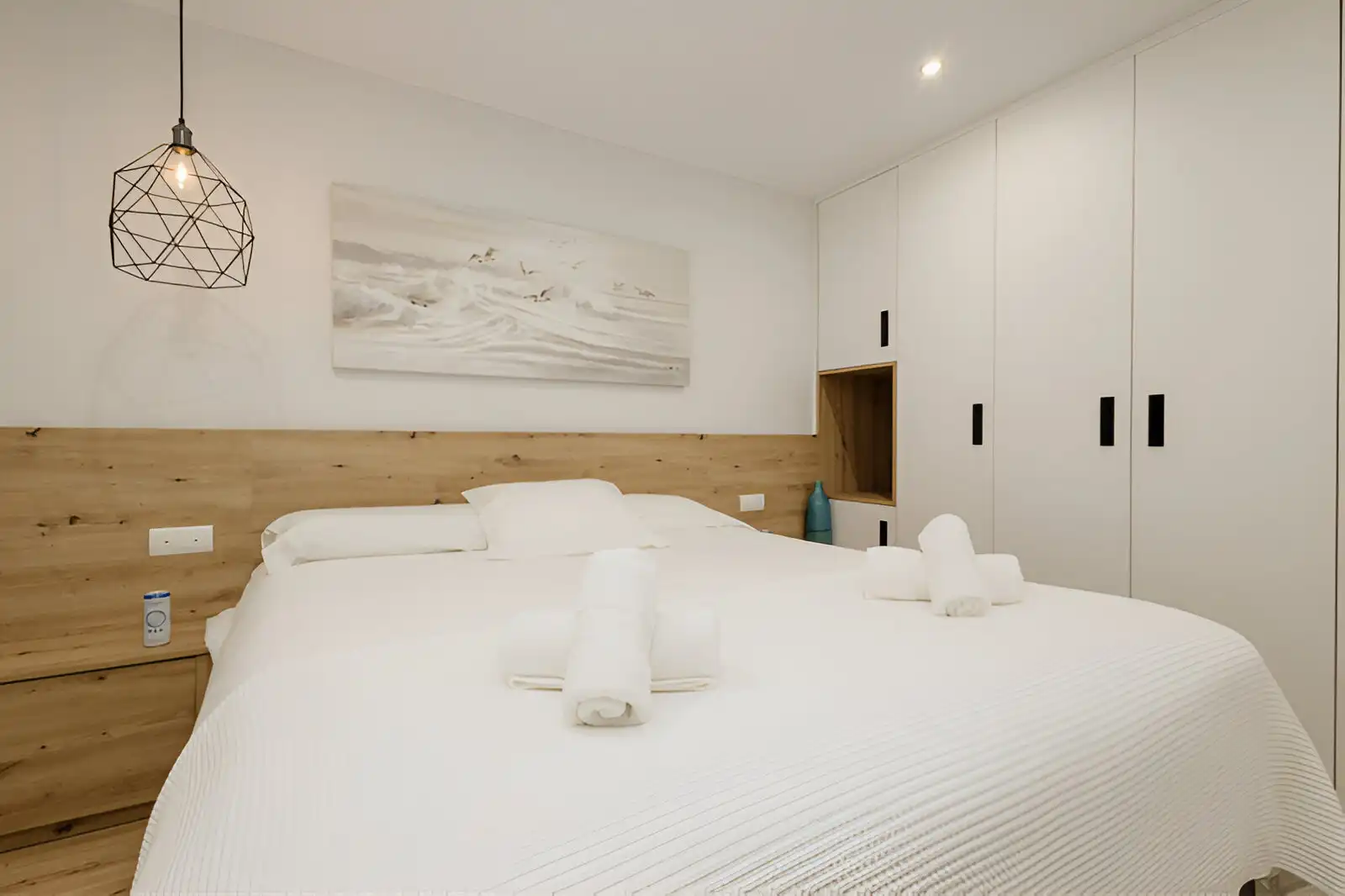 Schlafzimmer von Erdgeschoss zum Verkauf in Marbella mit Klimaanlage, Privatgarten und Terrasse