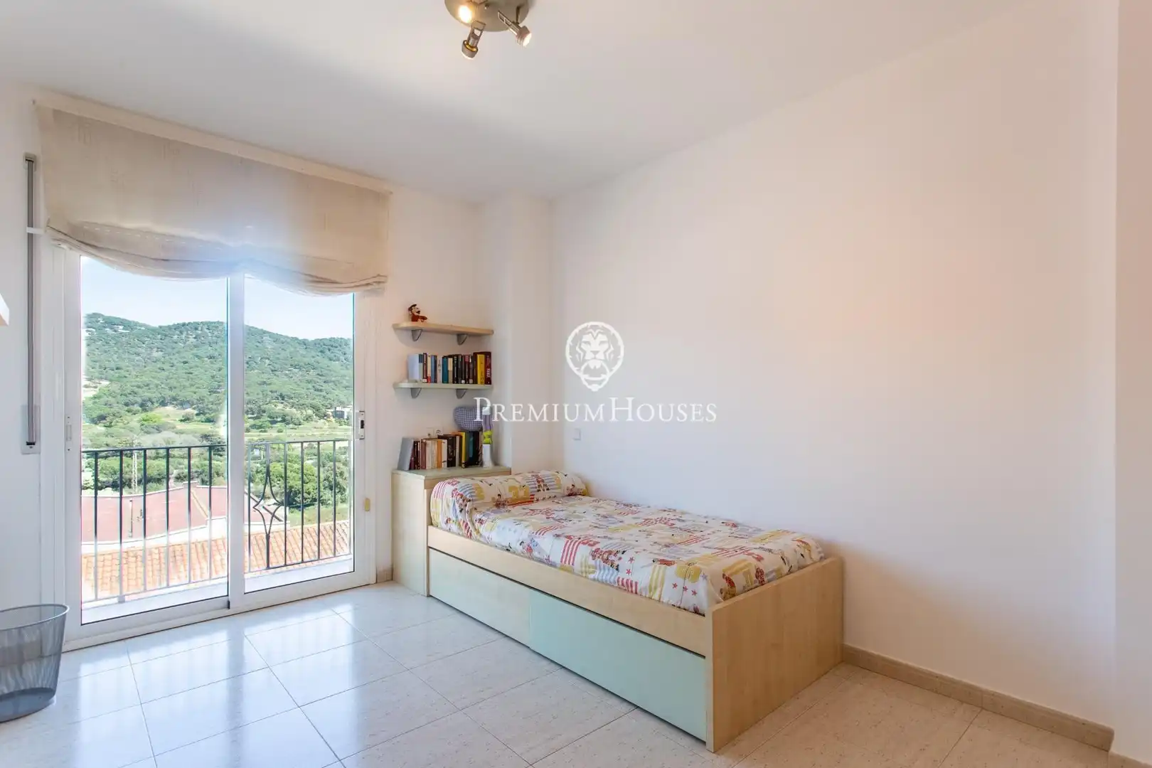 Habitación de Casa adosada en venta en Argentona con Calefacción y Terraza