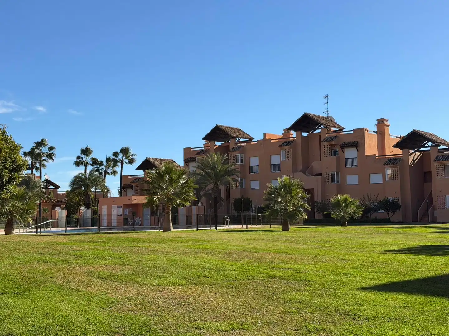 Vista exterior de Apartamento en venta en Casares con Terraza, Trastero y Amueblado