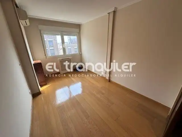Schlafzimmer von Wohnung zur Miete in Madrid mit Klimaanlage und Waschmaschine