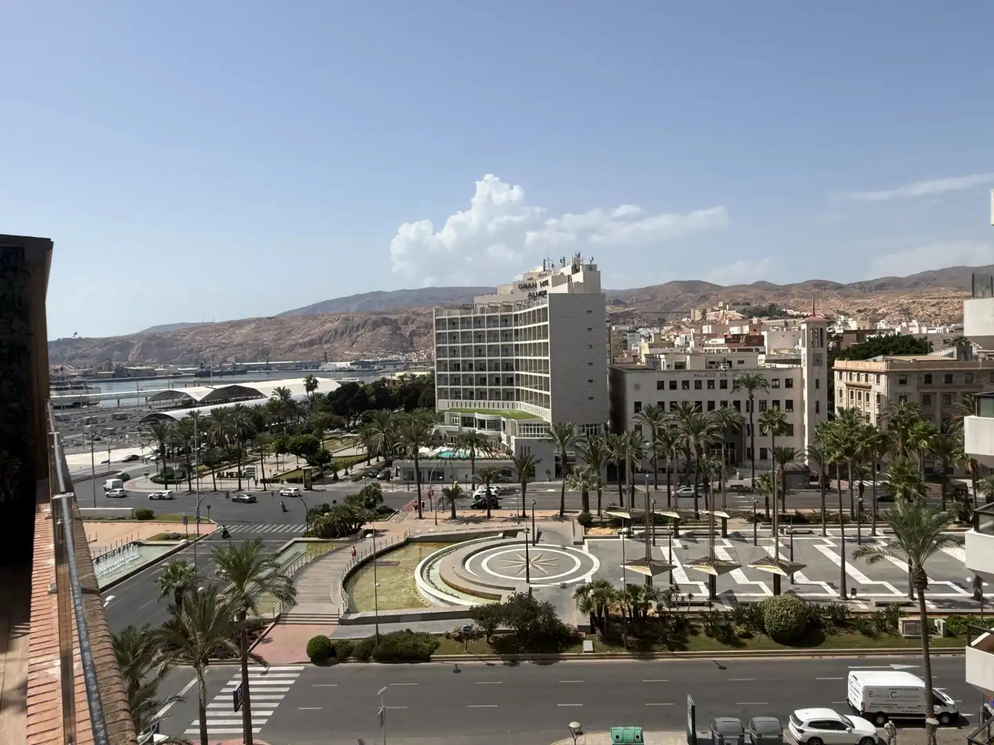 Außenansicht von Wohnung zur Miete in Almería mit Klimaanlage, Terrasse und Möbliert