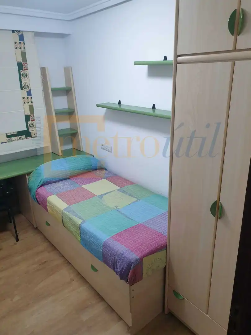 Bedroom of Flat for rent in Salamanca  with Heating, Parquet flooring and Furnished