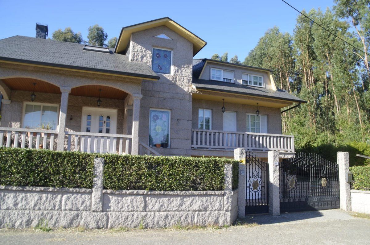 Exterior view of Country house for sale in Pontevedra Capital   with Heating, Private garden and Parquet flooring