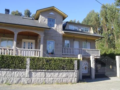 Vista exterior de Finca rústica en venda en Pontevedra Capital  amb Terrassa, Piscina i Balcó