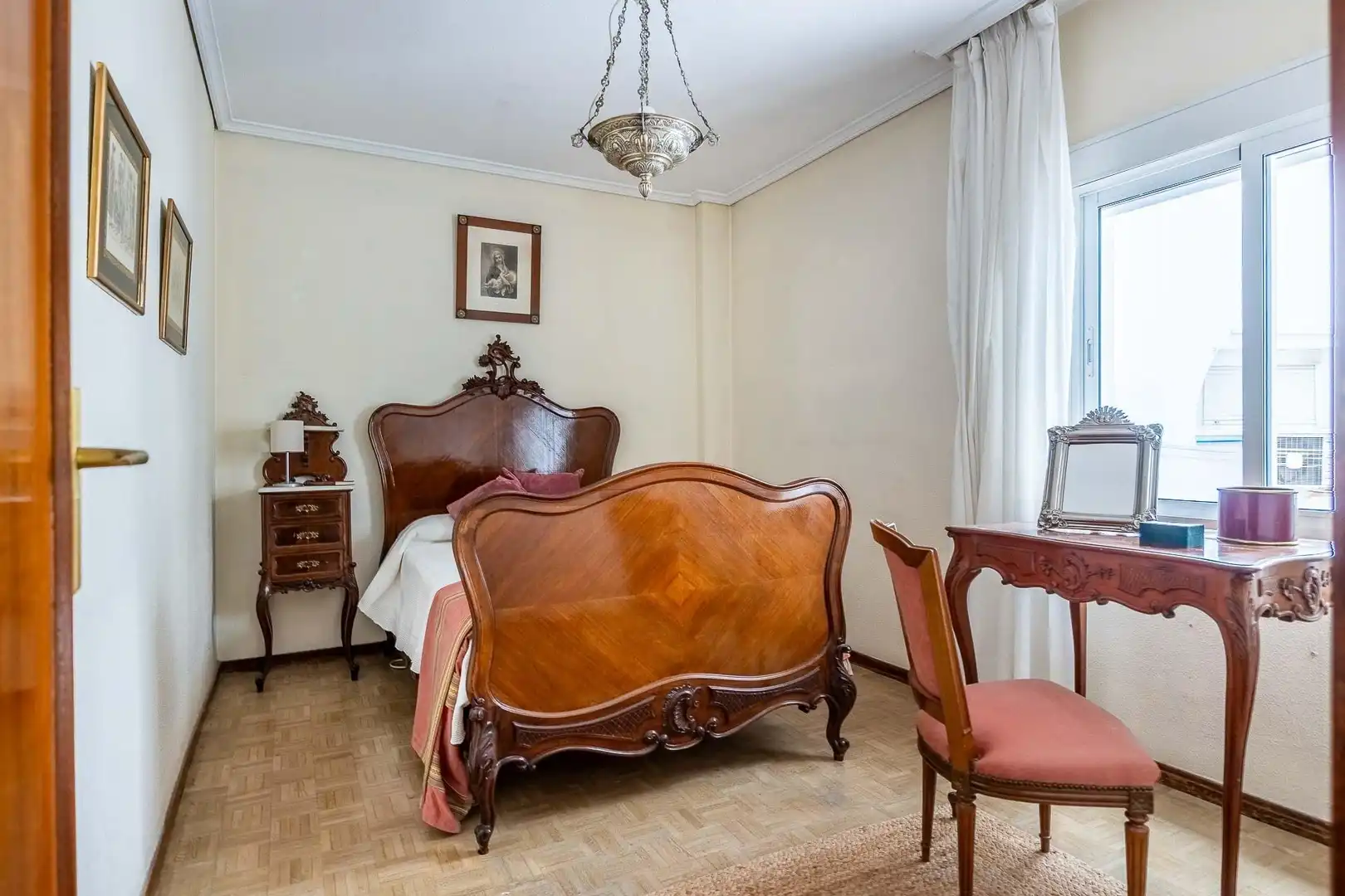 Schlafzimmer von Wohnung zum Verkauf in Sevilla mit Klimaanlage, Privatgarten und Terrasse