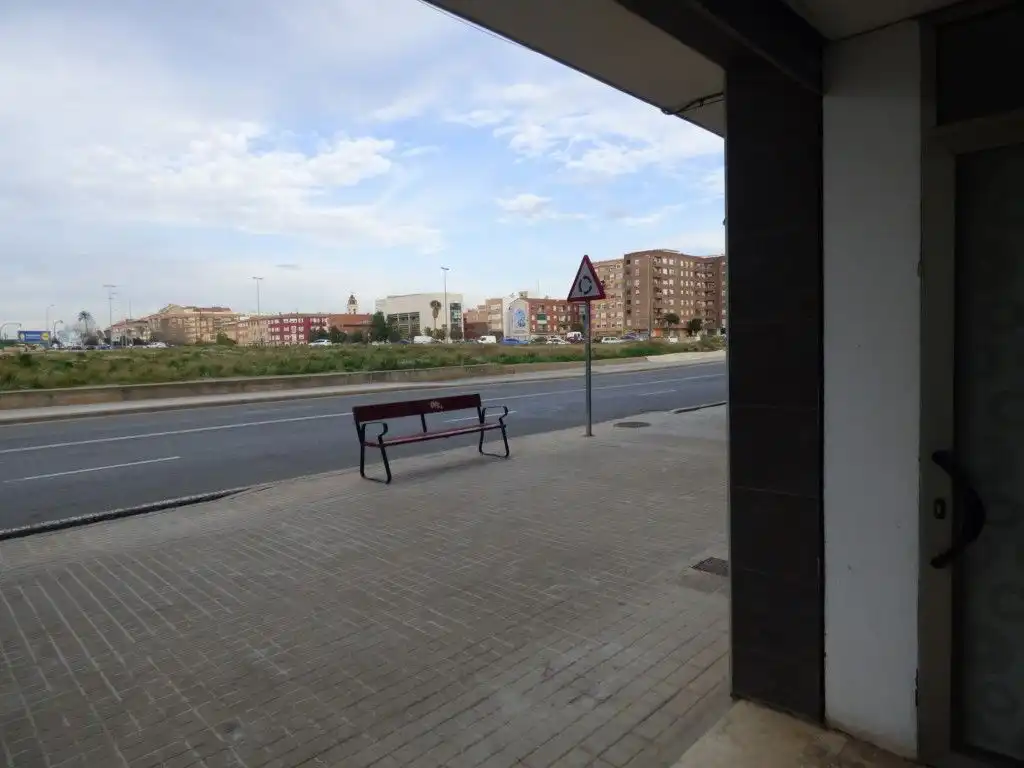 Vista exterior de Local en venda en Valencia