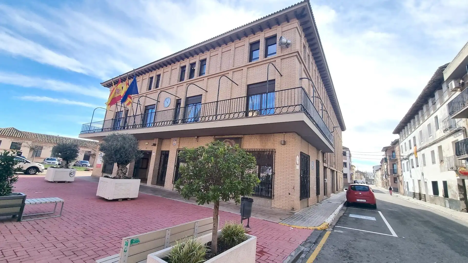 Außenansicht von Einfamilien-Reihenhaus zum Verkauf in Villanueva de Gállego mit Terrasse