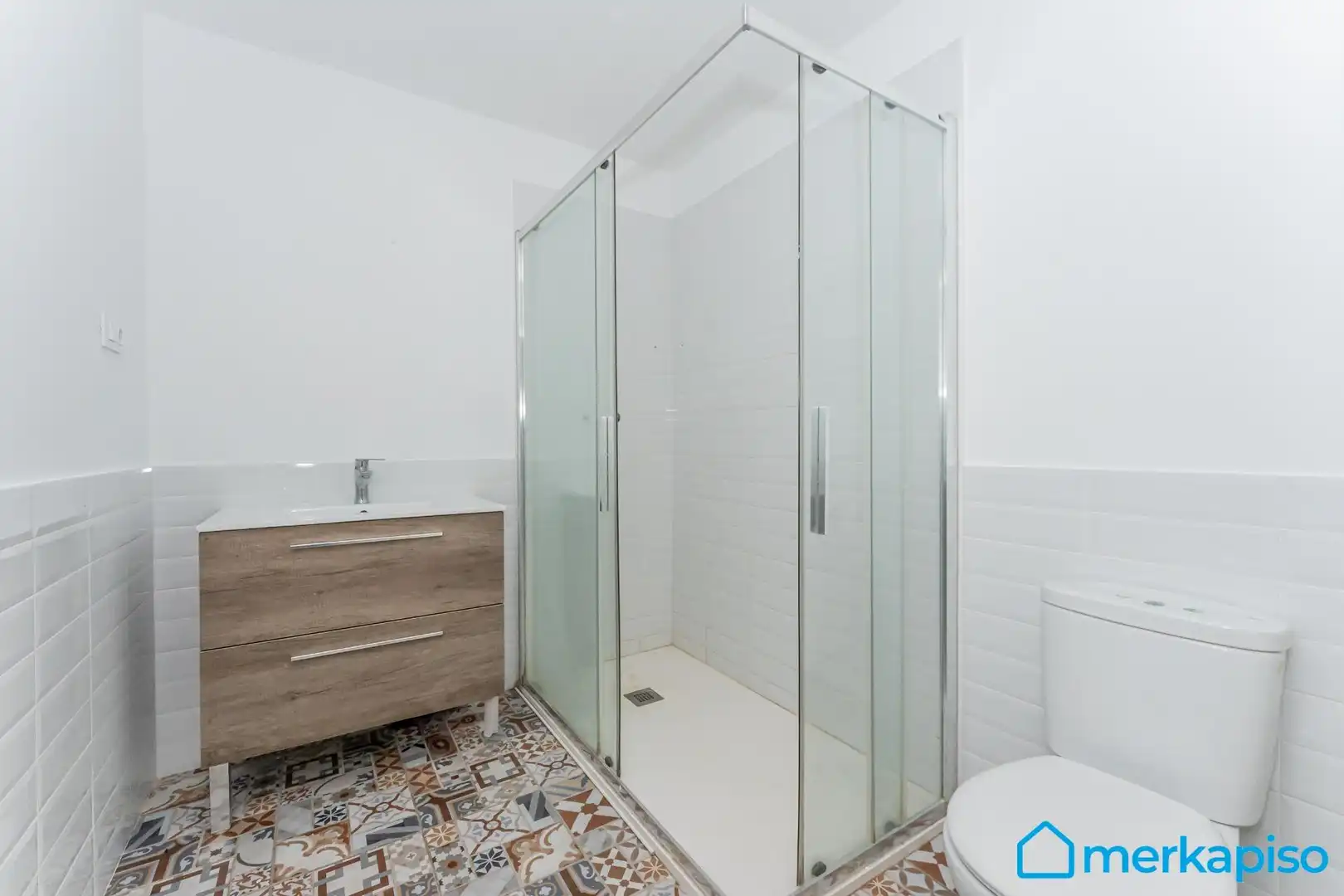 Baño de Casa adosada en venta en Sant Boi de Llobregat con Jardín privado, Parquet y Terraza