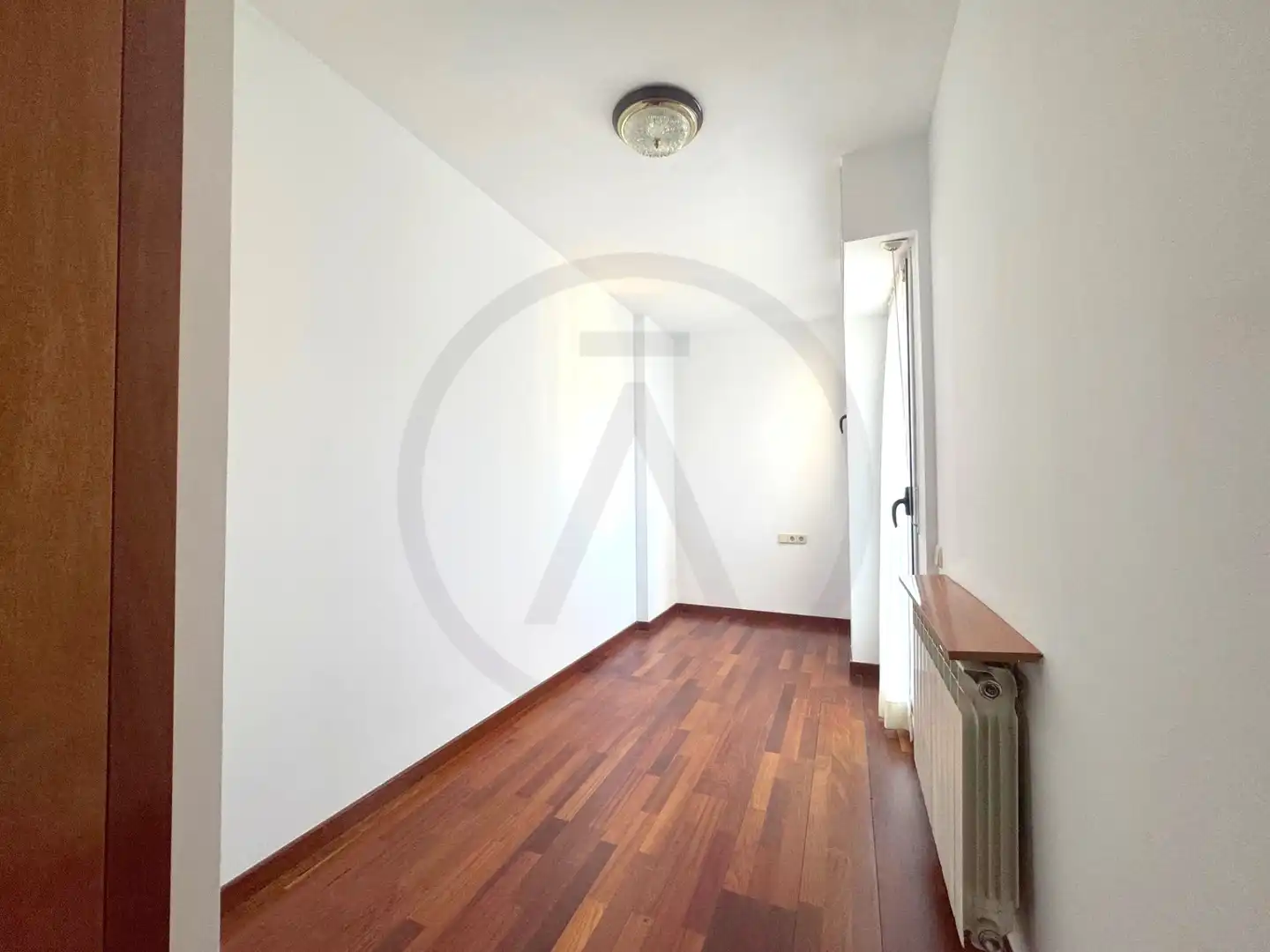 Wohnung zum Verkauf in Terrassa mit Klimaanlage, Heizung und Parkett
