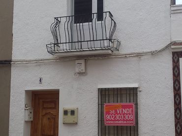 Casa aparellada en venda a Santos Martires