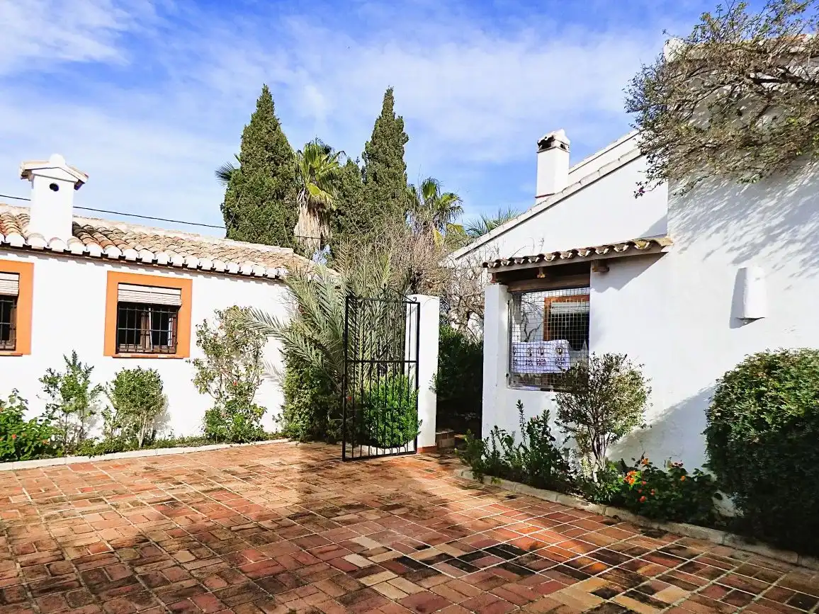 Casa rústica amb jardí en venda a Carrer Lago Aral 73, imagen 33