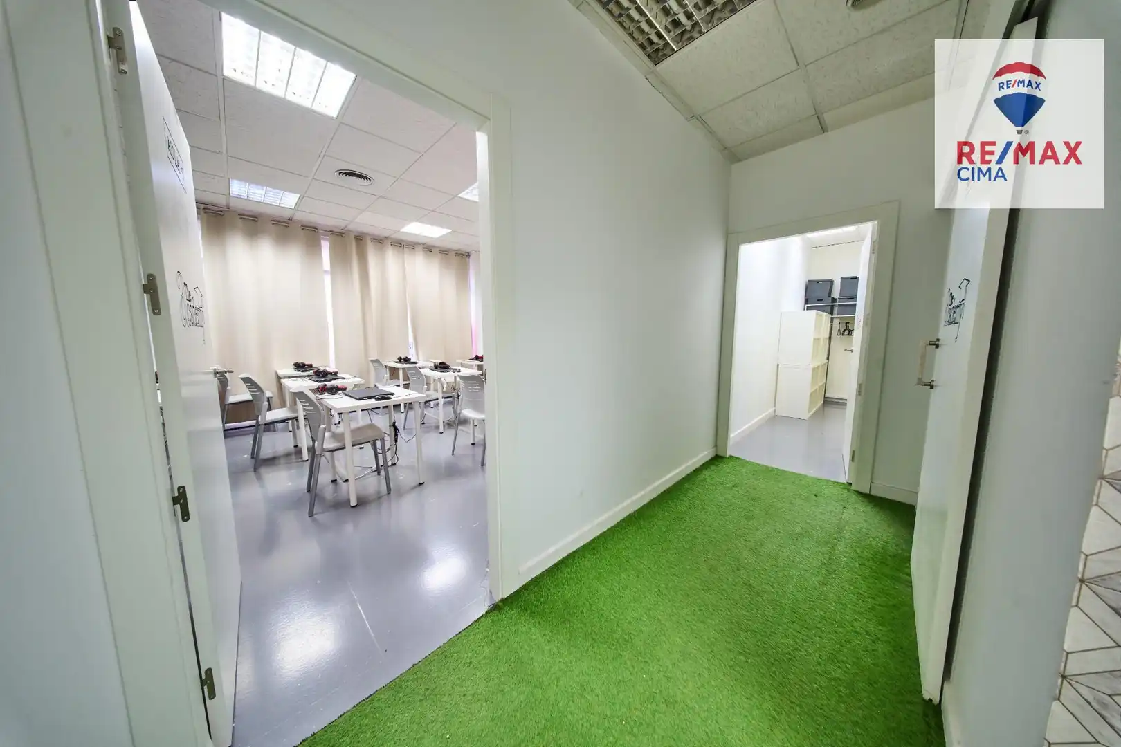 Business premises for transfer in Calle de la Cruz del Sur 8, imagen 39