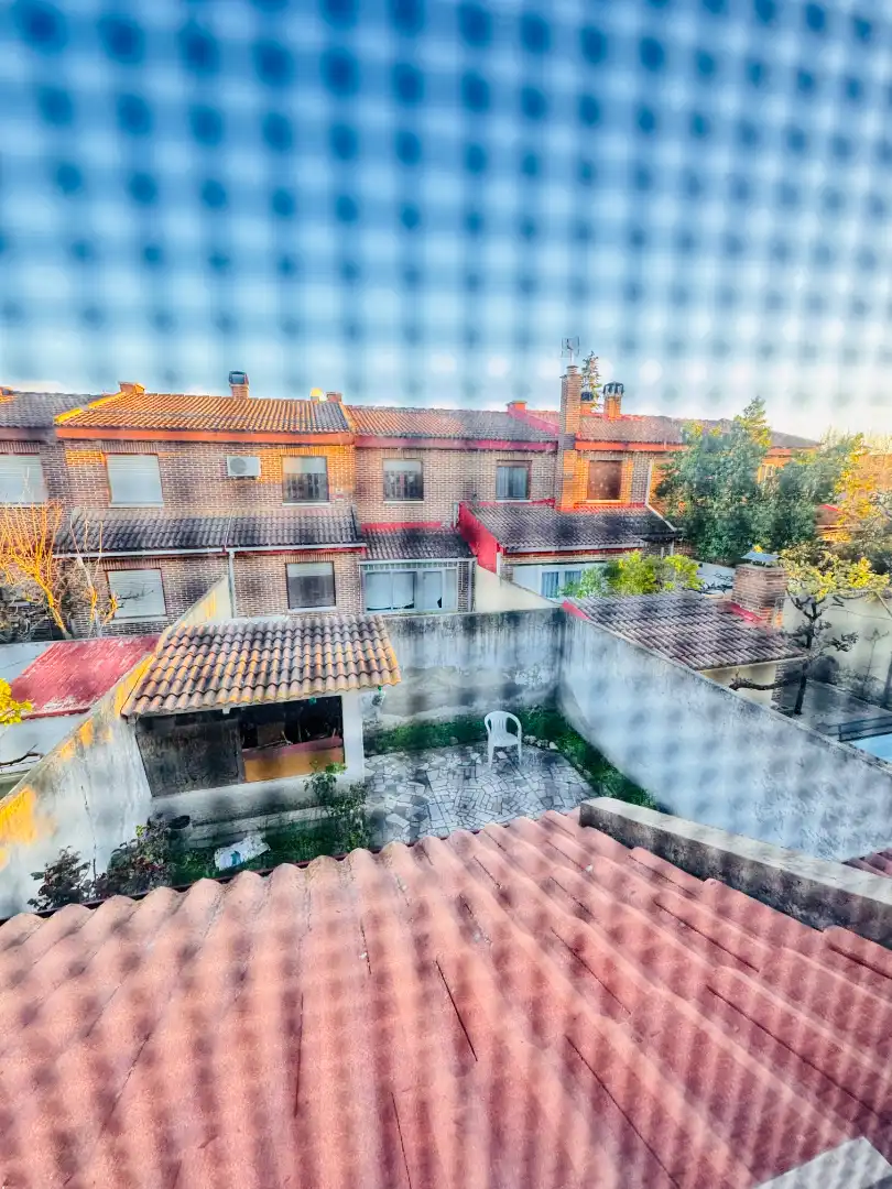 Vista exterior de Casa adosada en venta en Laguna de Duero con Calefacción, Jardín privado y Parquet