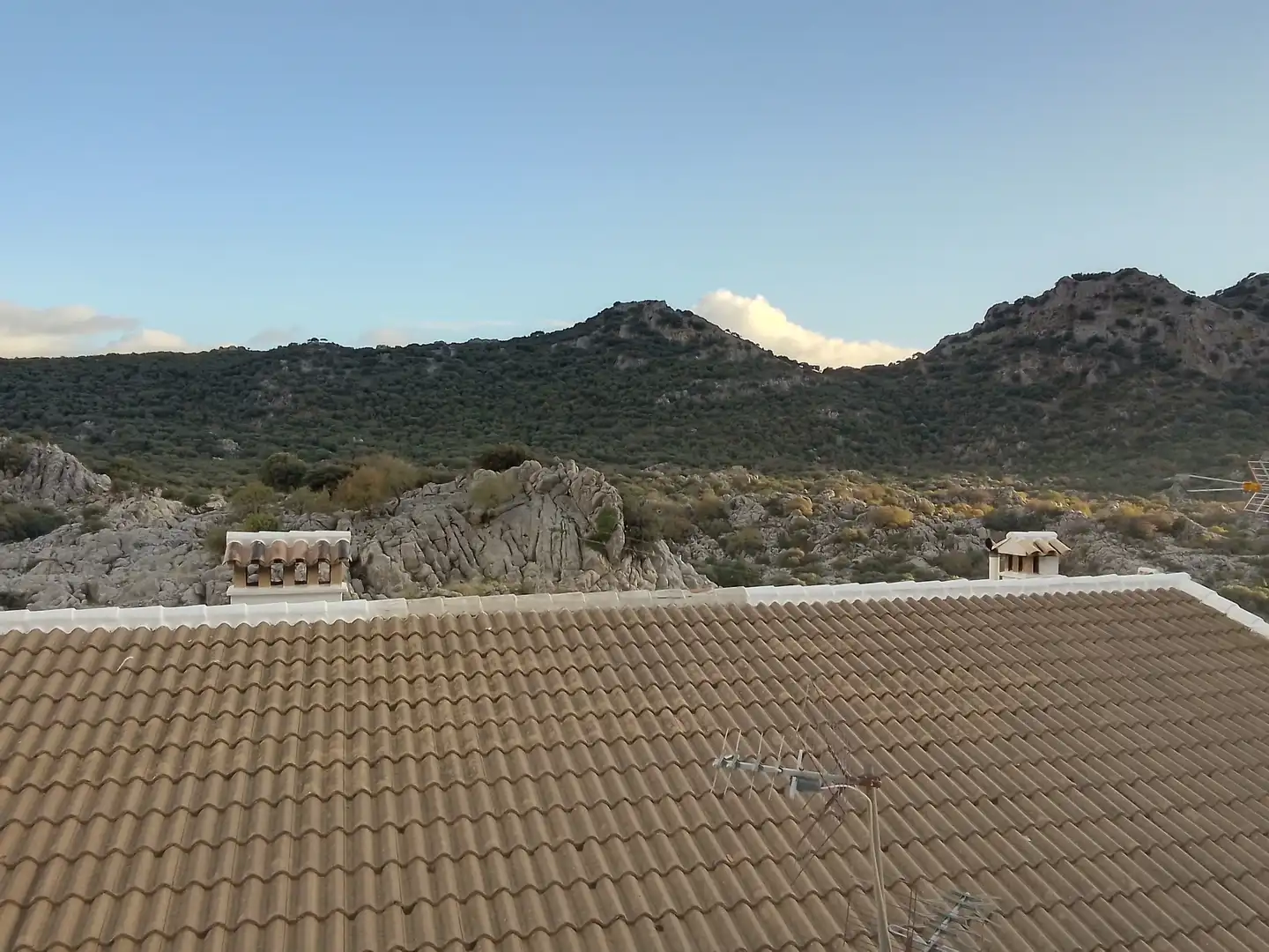 Vista exterior de Casa adosada en venda en Villaluenga del Rosario amb Terrassa i Balcó