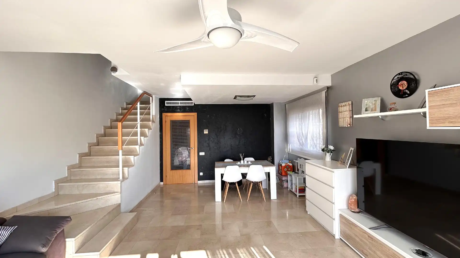 Sala d'estar de Casa o xalet en venda en Sant Andreu de la Barca amb Aire condicionat, Calefacció i Terrassa