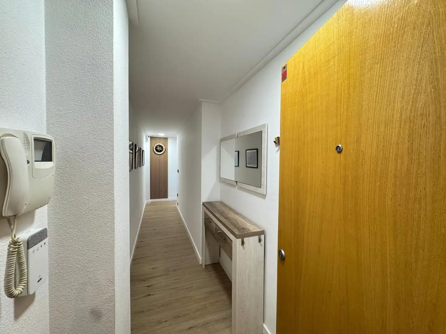 Apartamento con terraza en venta en Calle CAMPOAMOR, imagen 2