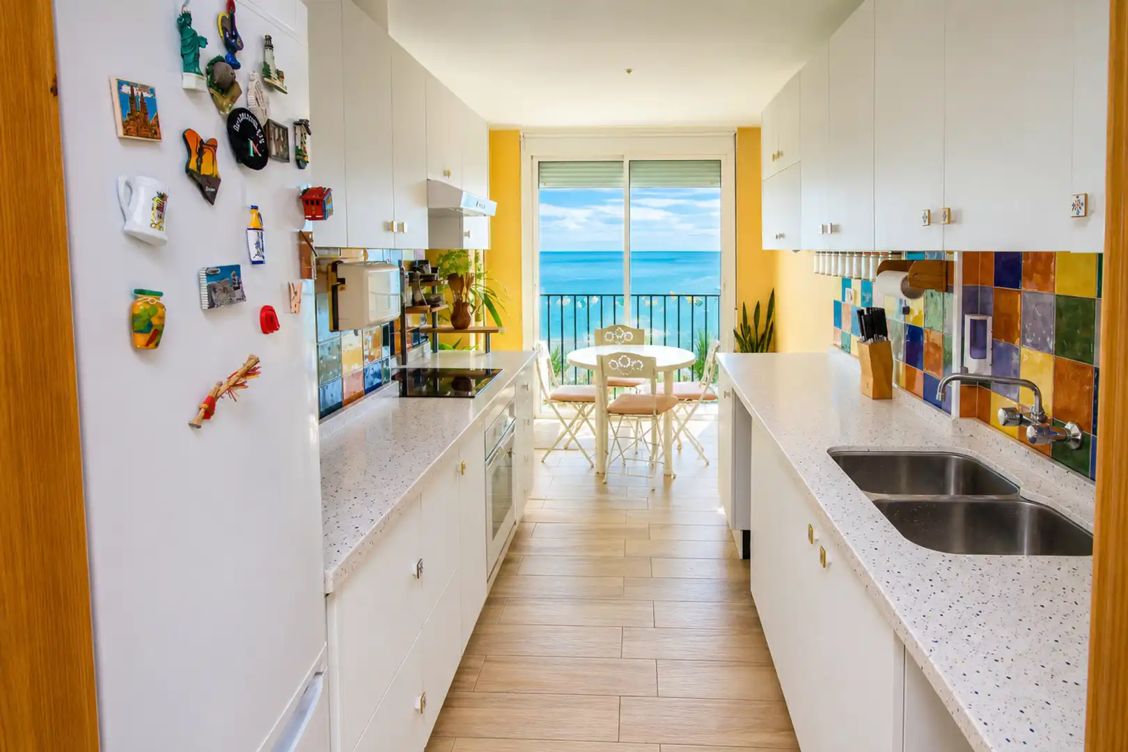 Küche von Dachboden zum Verkauf in Manilva mit Klimaanlage, Terrasse und Schwimmbad