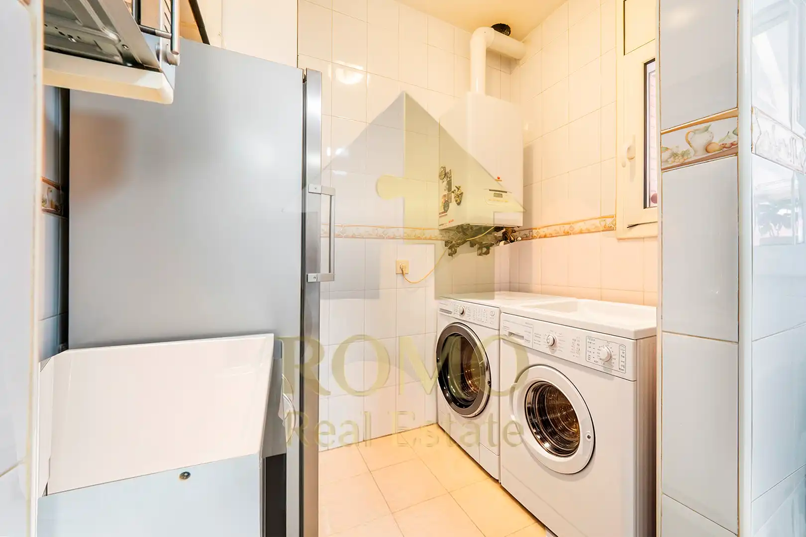 Cocina de Casa adosada en venta en Santa Perpètua de Mogoda con Aire acondicionado, Calefacción y Jardín privado