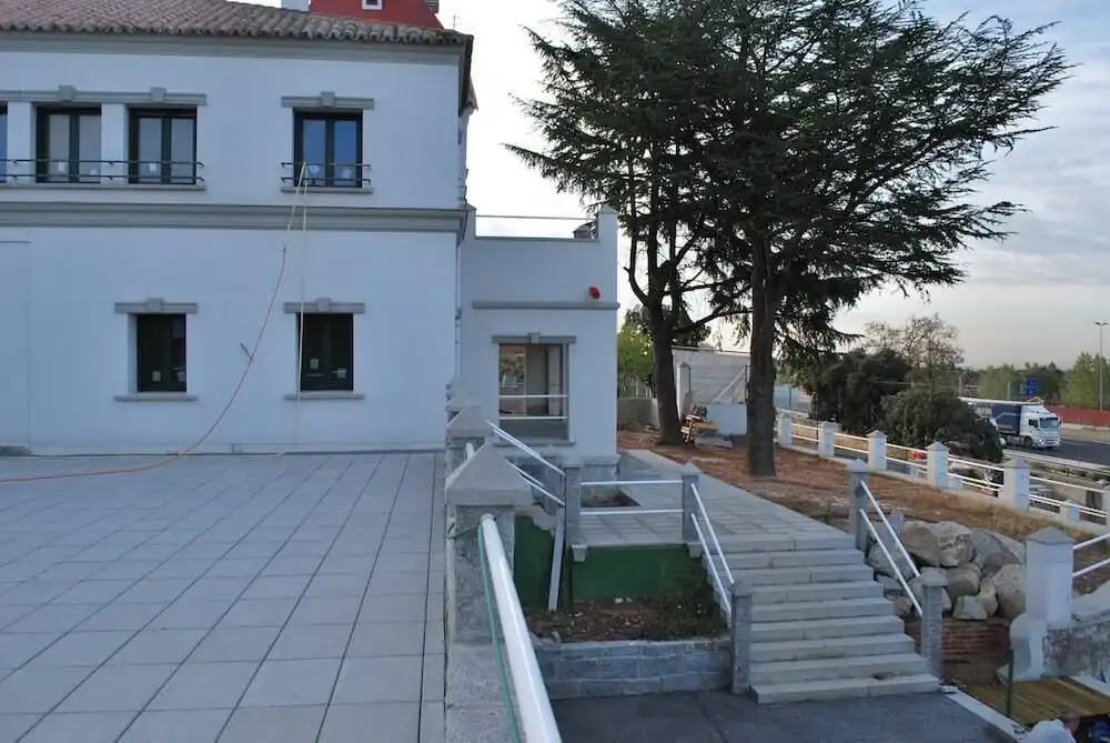 Vista exterior de Casa o xalet en venda en Torrelodones amb Jardí privat, Terrassa i Traster