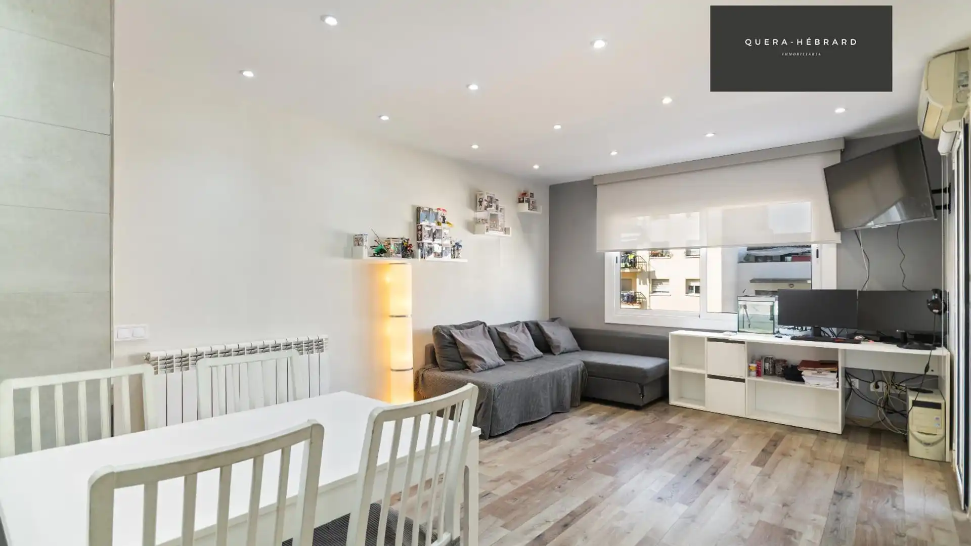 Living room of Flat for sale in Terrassa  with Heating, Parquet flooring and Terrace