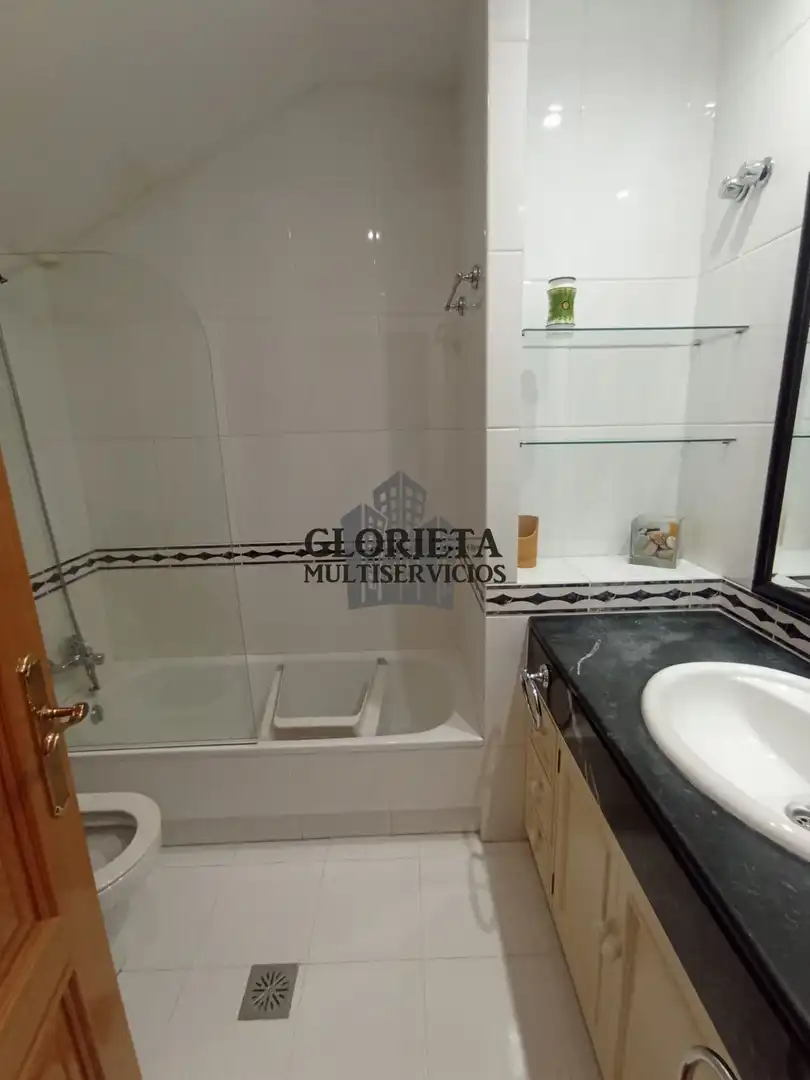 Baño de Casa adosada en venta en Baiona con Calefacción, Parquet y Terraza
